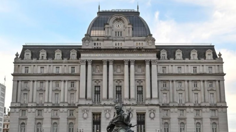 El Gobierno prohibió la propaganda política en edificios públicos y la “imposición” partidaria en las escuelas